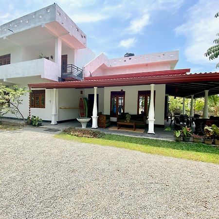 Makai Surf House Hotel Ahangama Exterior photo