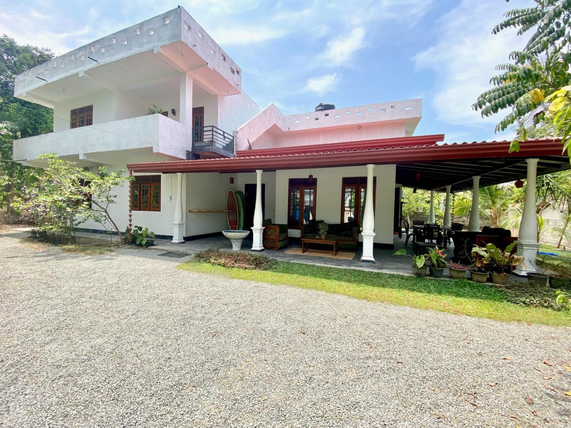 Makai Surf House Hotel Ahangama Exterior photo