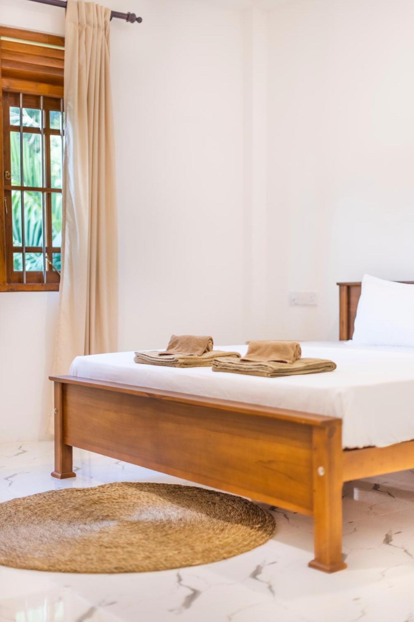 Makai Surf House Hotel Ahangama Exterior photo