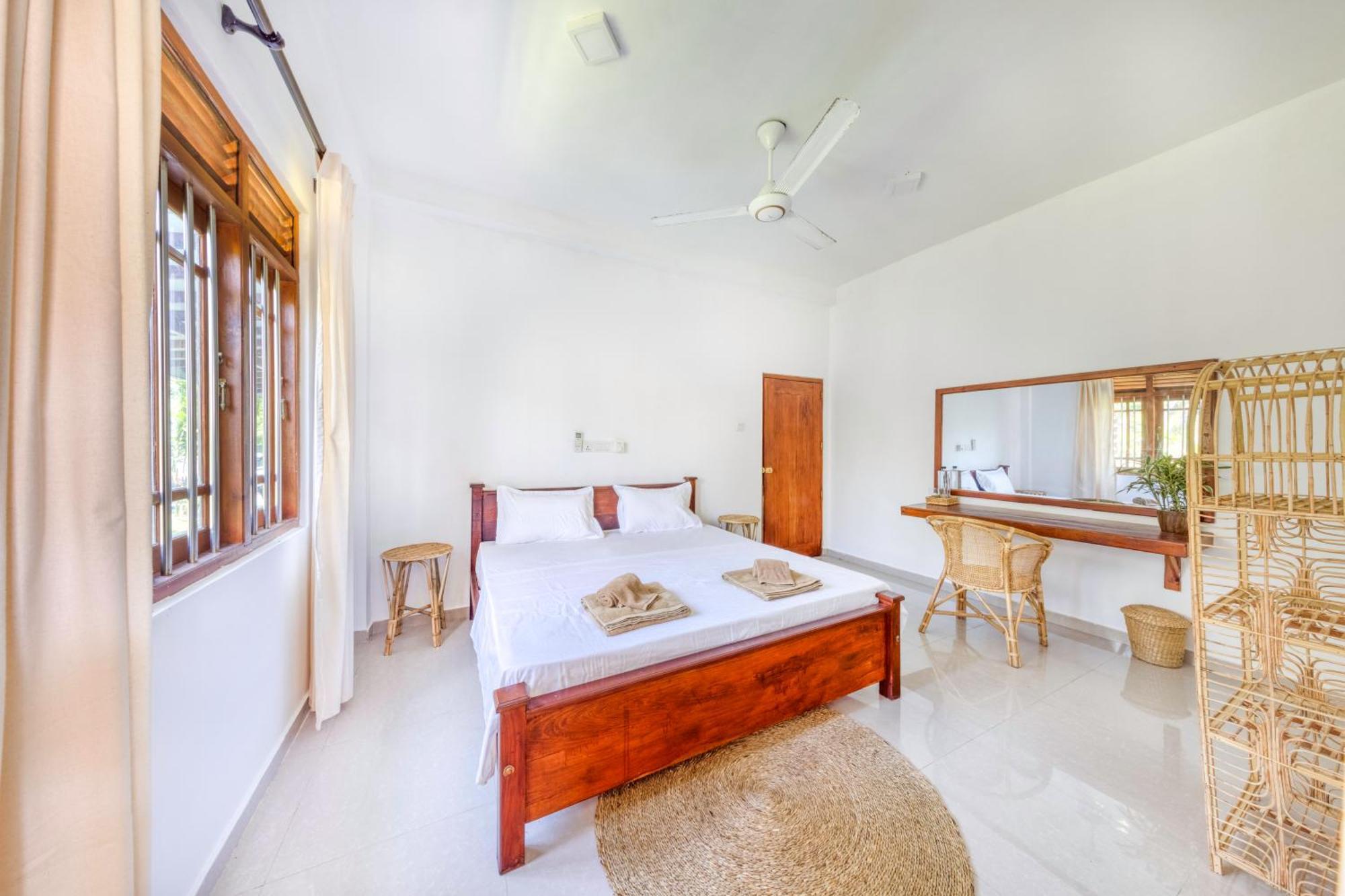 Makai Surf House Hotel Ahangama Exterior photo