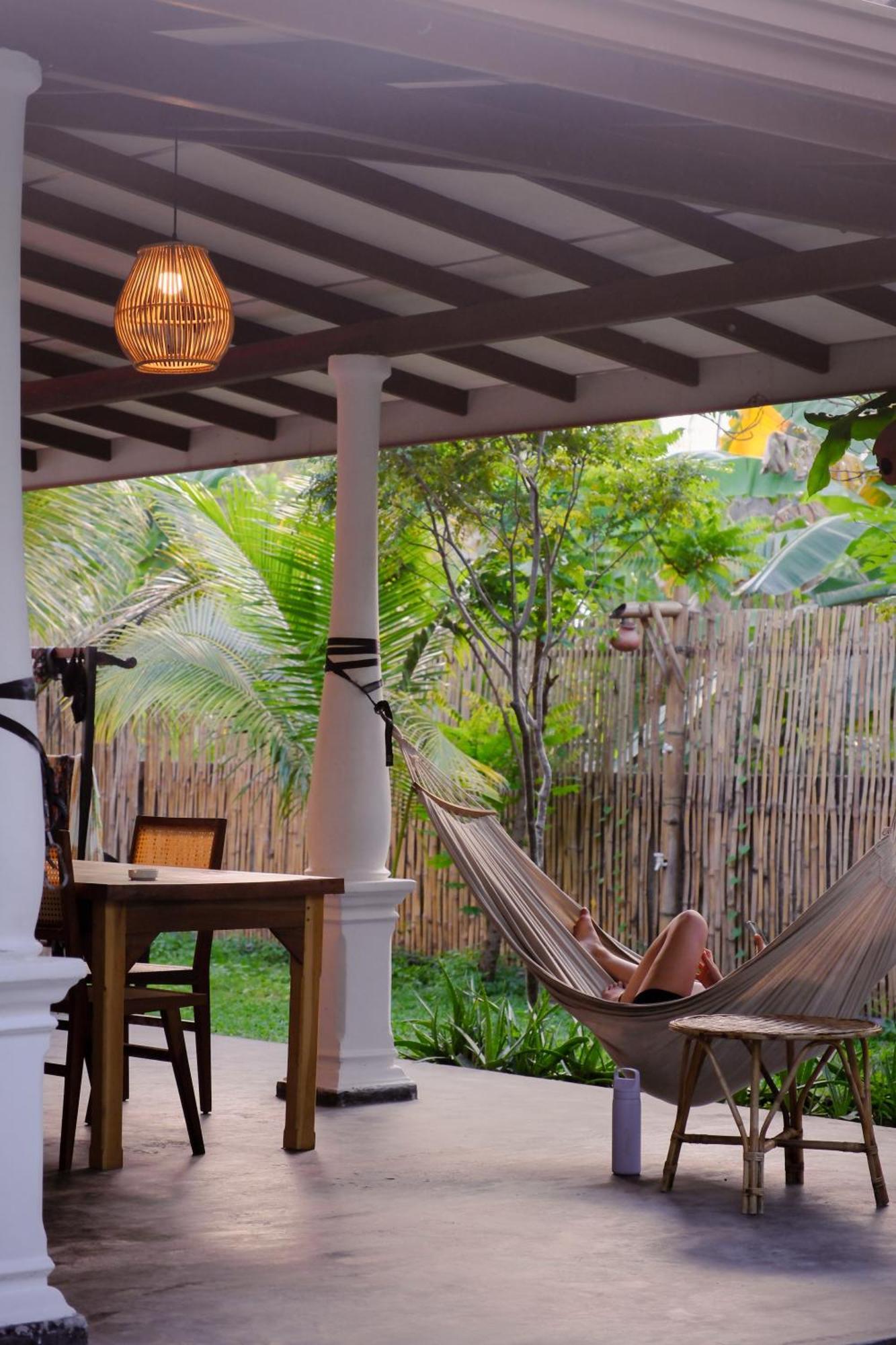 Makai Surf House Hotel Ahangama Exterior photo